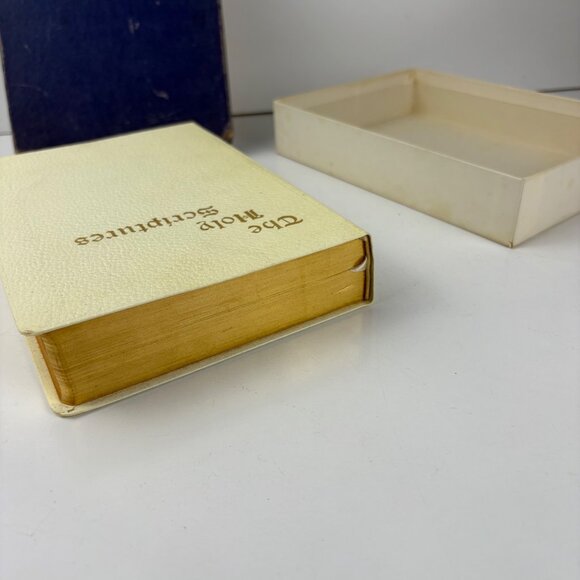 The Holy Scriptures White Leatherette Gold Edges Box Masoretic Text Jewish Pub - Picture 4 of 13